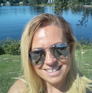 Meet your Posher, Carla